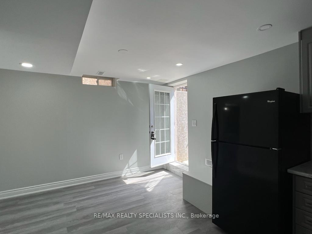 Photo 6 of 43 Jessop Drive, Brampton, Fletcher's Meadow — HOMEH