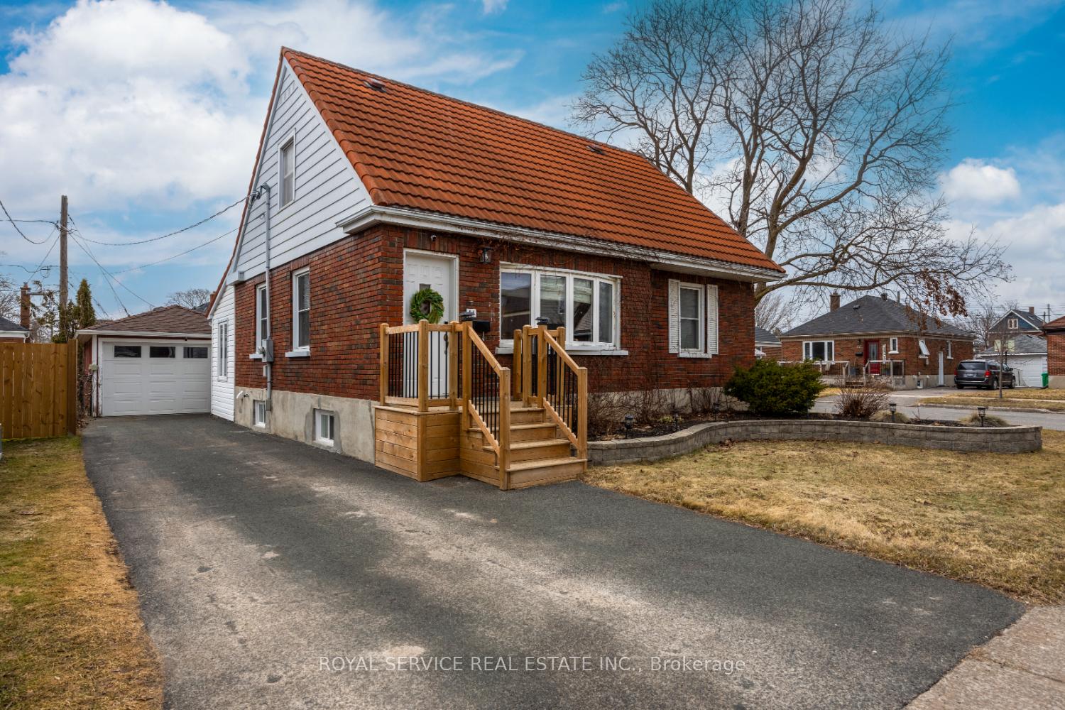 Photo 4 of 11 Ephgrave Boulevard, Peterborough, Otonabee Ward 1 — HOMEH