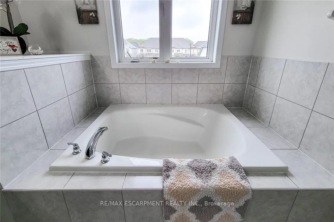 Photo 31 of 76 McAllistar Drive, Hamilton, Binbrook — HOMEH