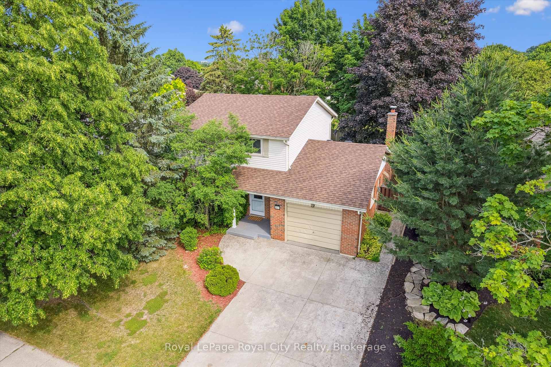 Photo 1 of 17 Springdale Boulevard, Guelph, Willow West/Sugarbush/West Acres — HOMEH