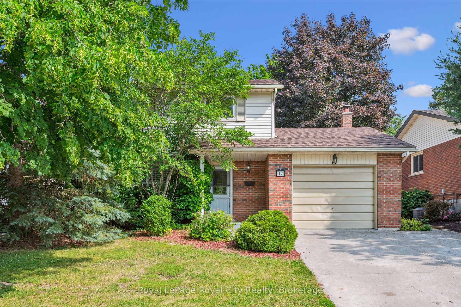 Photo 2 of 17 Springdale Boulevard, Guelph, Willow West/Sugarbush/West Acres — HOMEH