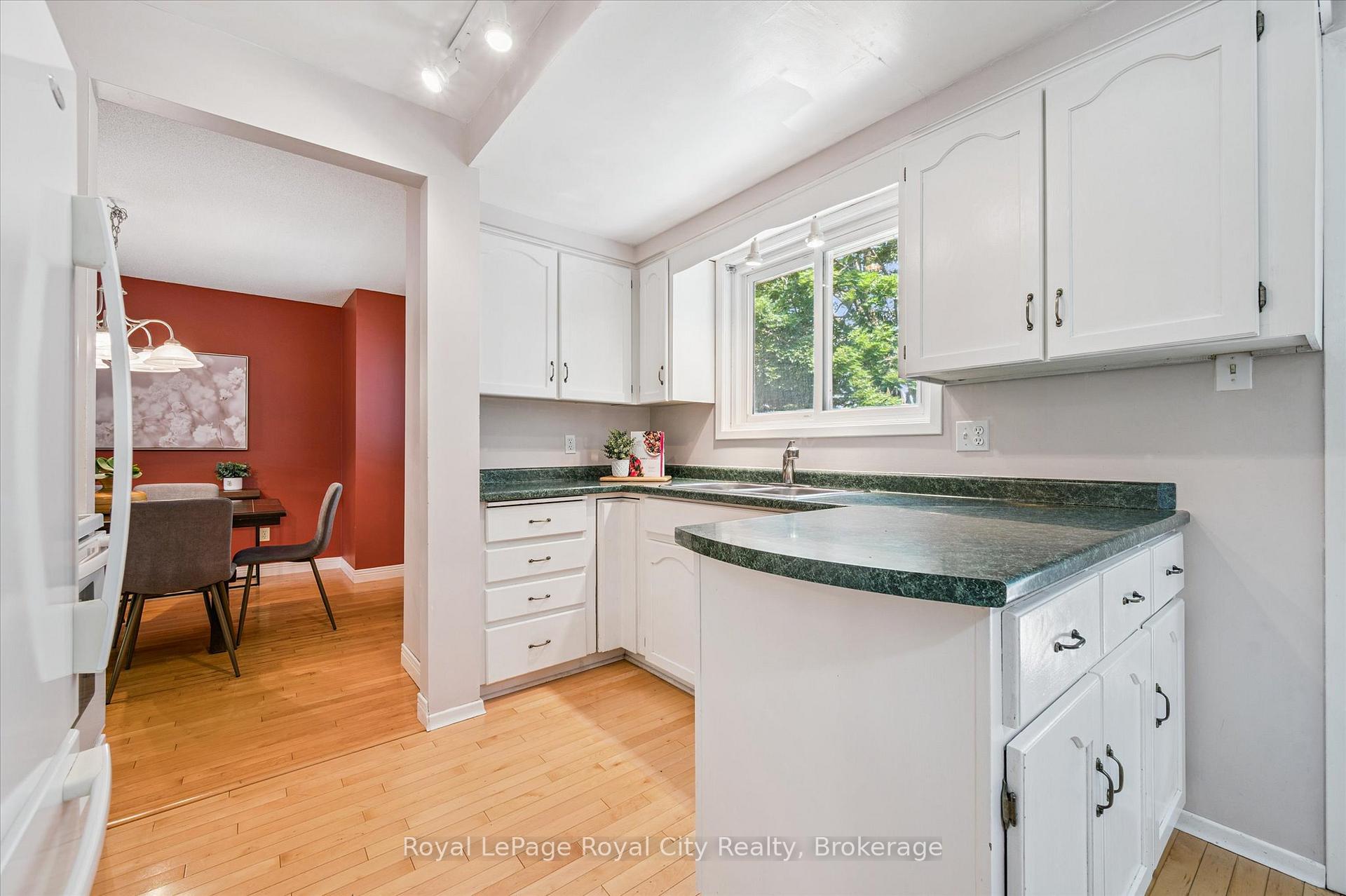Photo 13 of 17 Springdale Boulevard, Guelph, Willow West/Sugarbush/West Acres — HOMEH