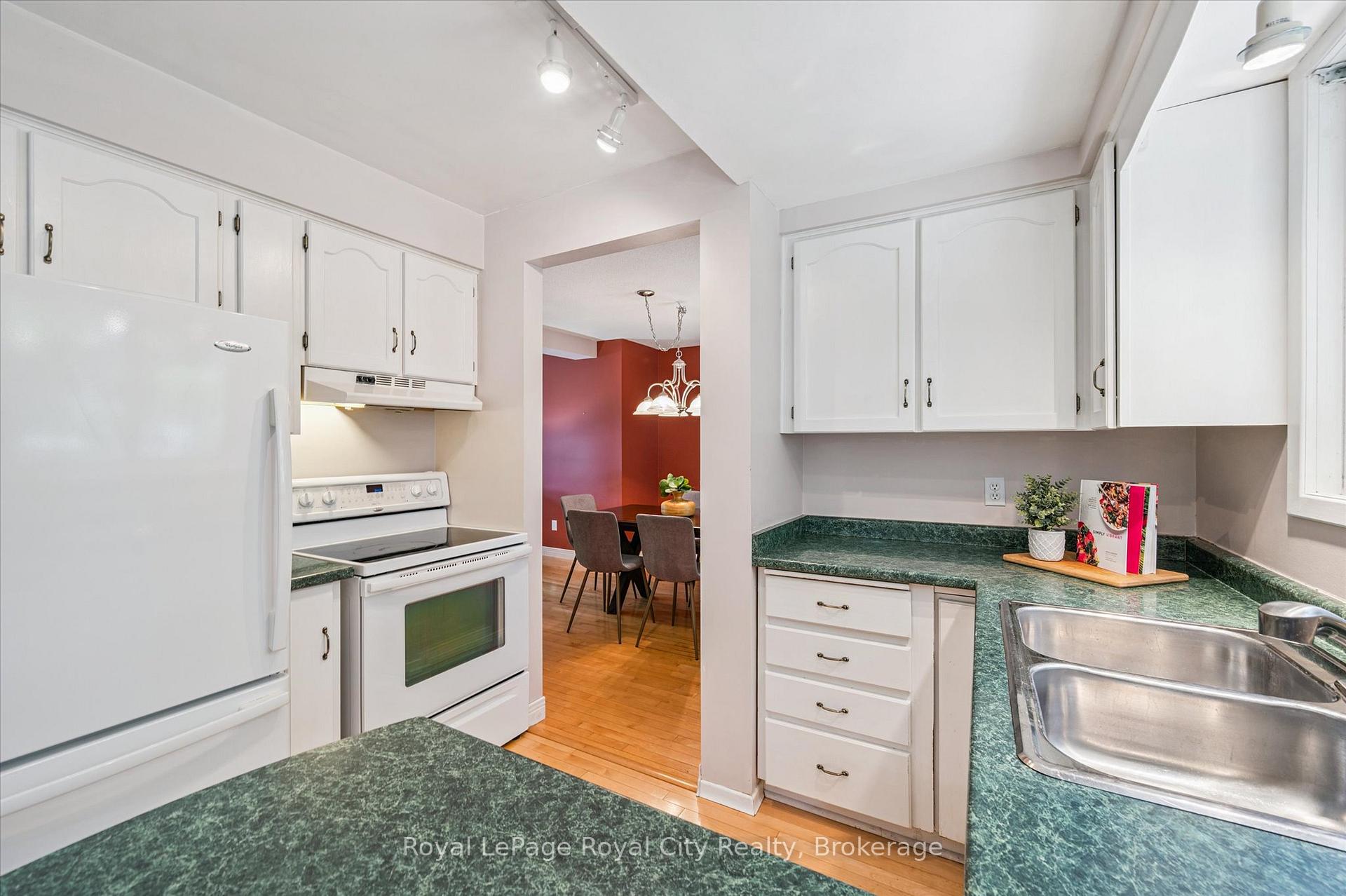 Photo 14 of 17 Springdale Boulevard, Guelph, Willow West/Sugarbush/West Acres — HOMEH