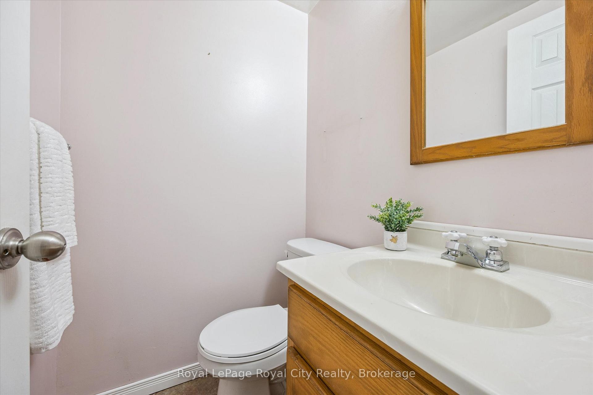 Photo 17 of 17 Springdale Boulevard, Guelph, Willow West/Sugarbush/West Acres — HOMEH