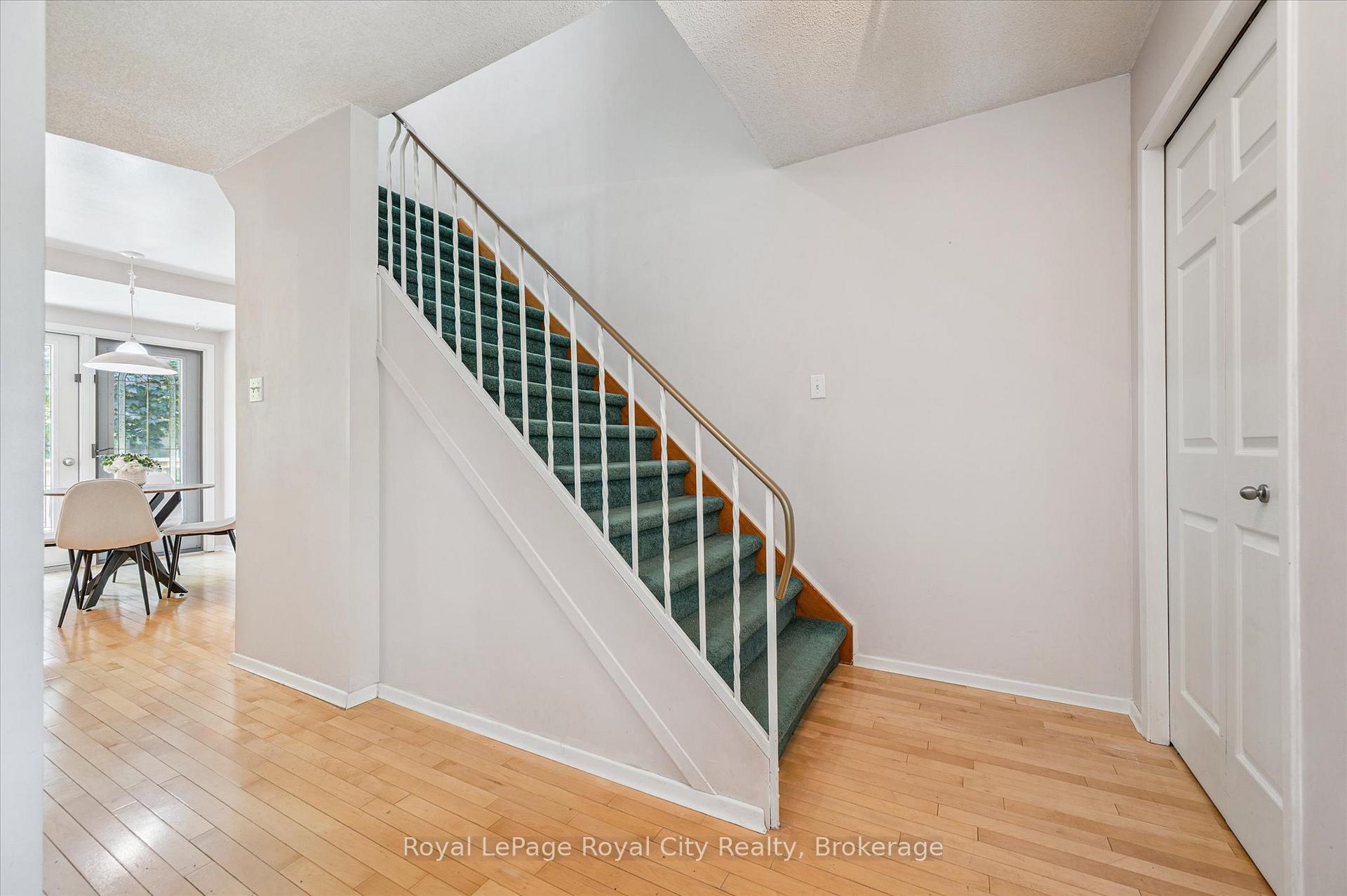 Photo 18 of 17 Springdale Boulevard, Guelph, Willow West/Sugarbush/West Acres — HOMEH