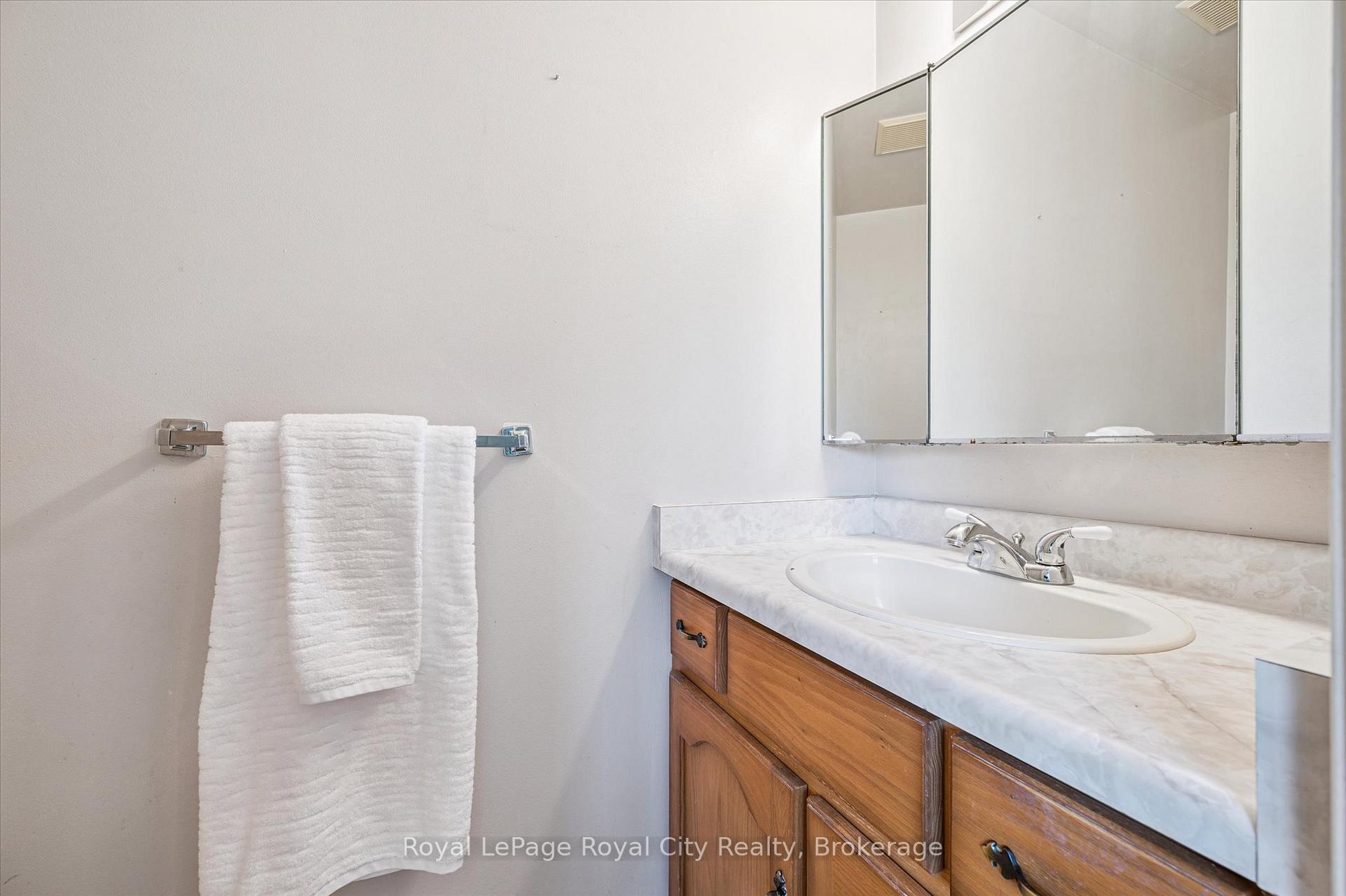Photo 22 of 17 Springdale Boulevard, Guelph, Willow West/Sugarbush/West Acres — HOMEH