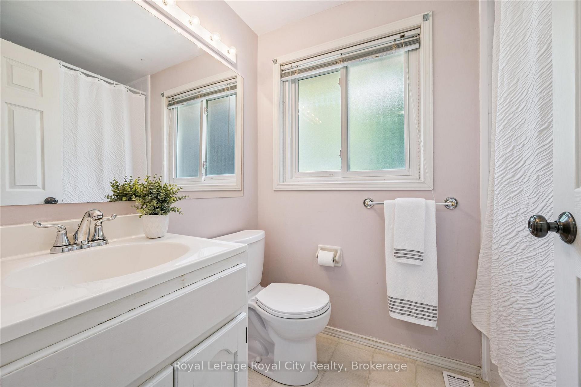 Photo 25 of 17 Springdale Boulevard, Guelph, Willow West/Sugarbush/West Acres — HOMEH