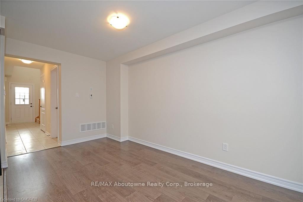 Photo 6 of 30 Skinner Drive, Guelph, Grange Road — HOMEH