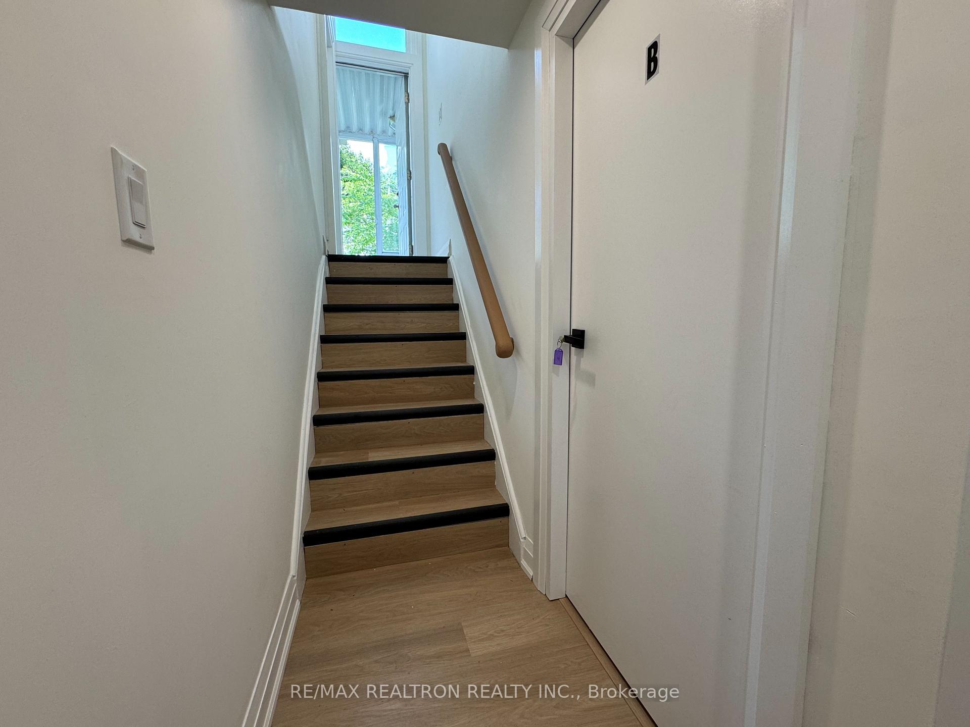 Photo 2 of Unit Bsmt, 71 Jasper Drive, Aurora, Aurora Heights — HOMEH
