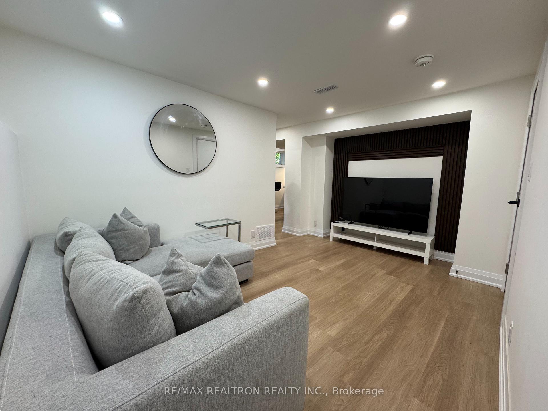 Photo 3 of Unit Bsmt, 71 Jasper Drive, Aurora, Aurora Heights — HOMEH