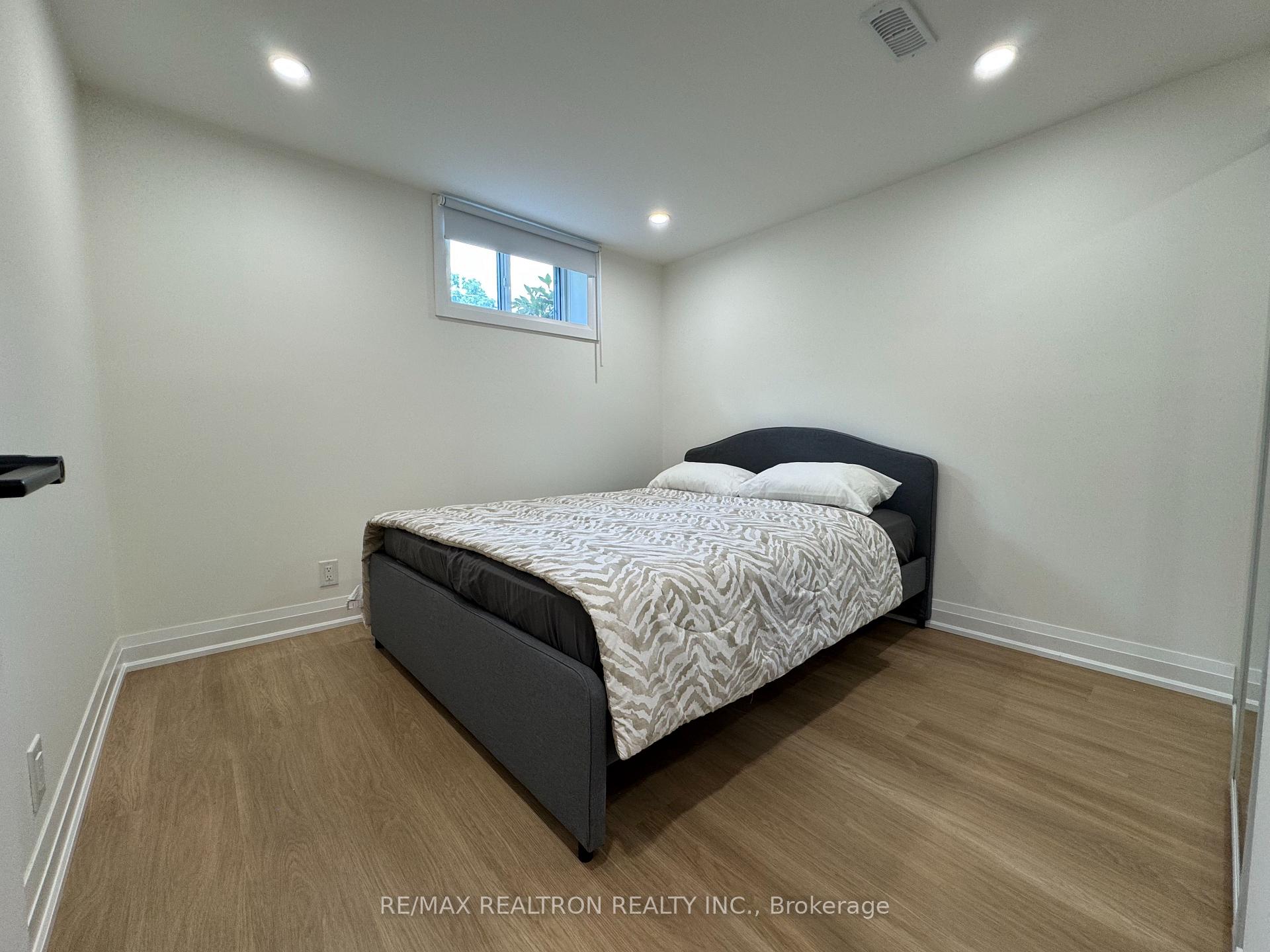 Photo 4 of Unit Bsmt, 71 Jasper Drive, Aurora, Aurora Heights — HOMEH