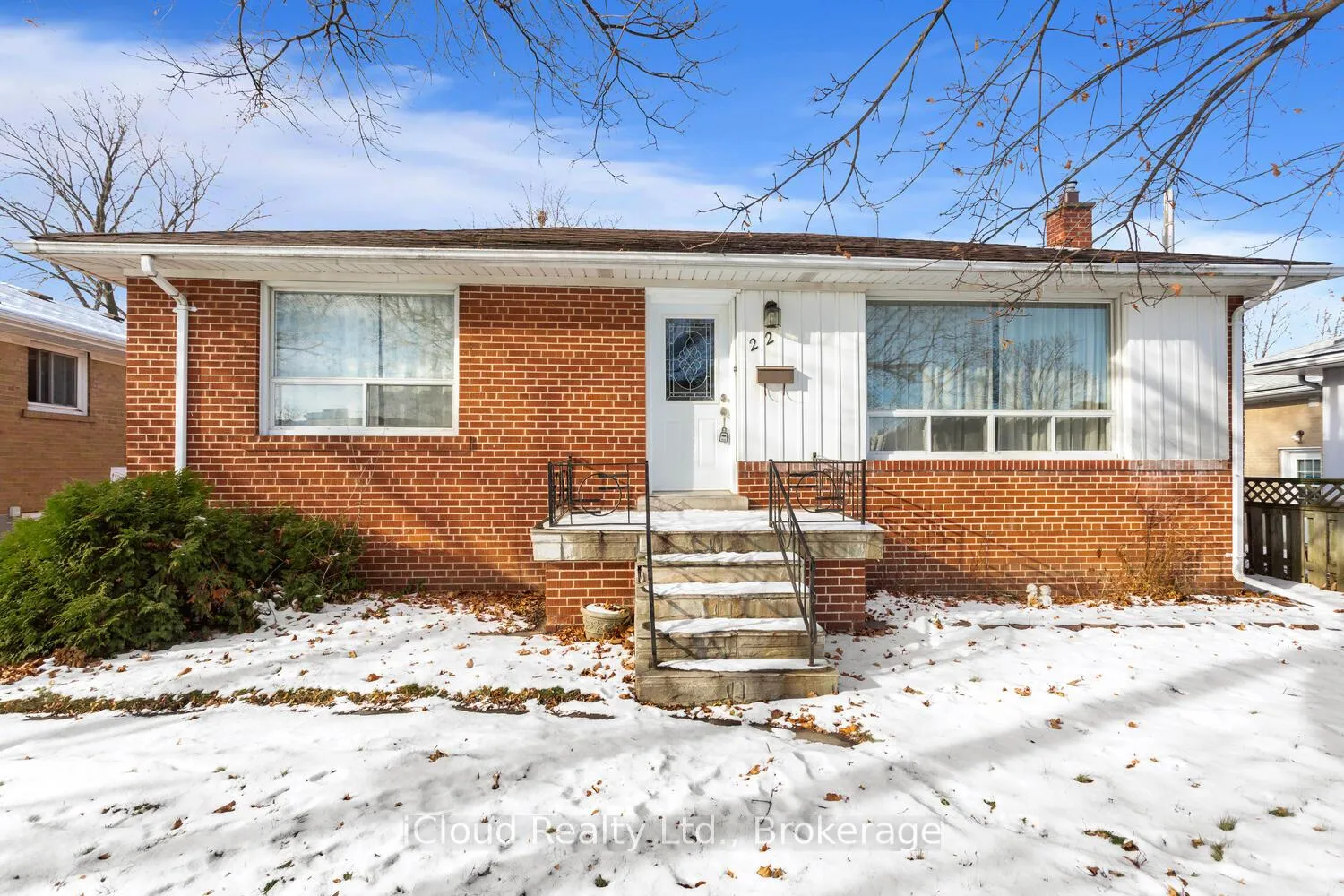 Photo 3 of 22 Mcculla Avenue, Brampton, Brampton North — HOMEH