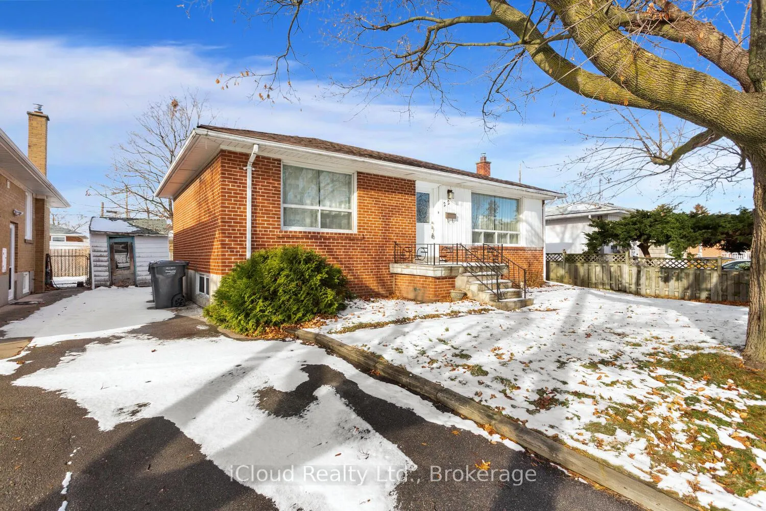 Photo 4 of 22 Mcculla Avenue, Brampton, Brampton North — HOMEH