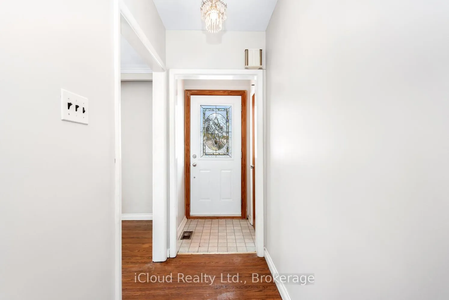 Photo 5 of 22 Mcculla Avenue, Brampton, Brampton North — HOMEH