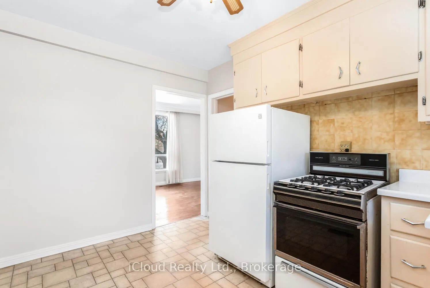 Photo 10 of 22 Mcculla Avenue, Brampton, Brampton North — HOMEH