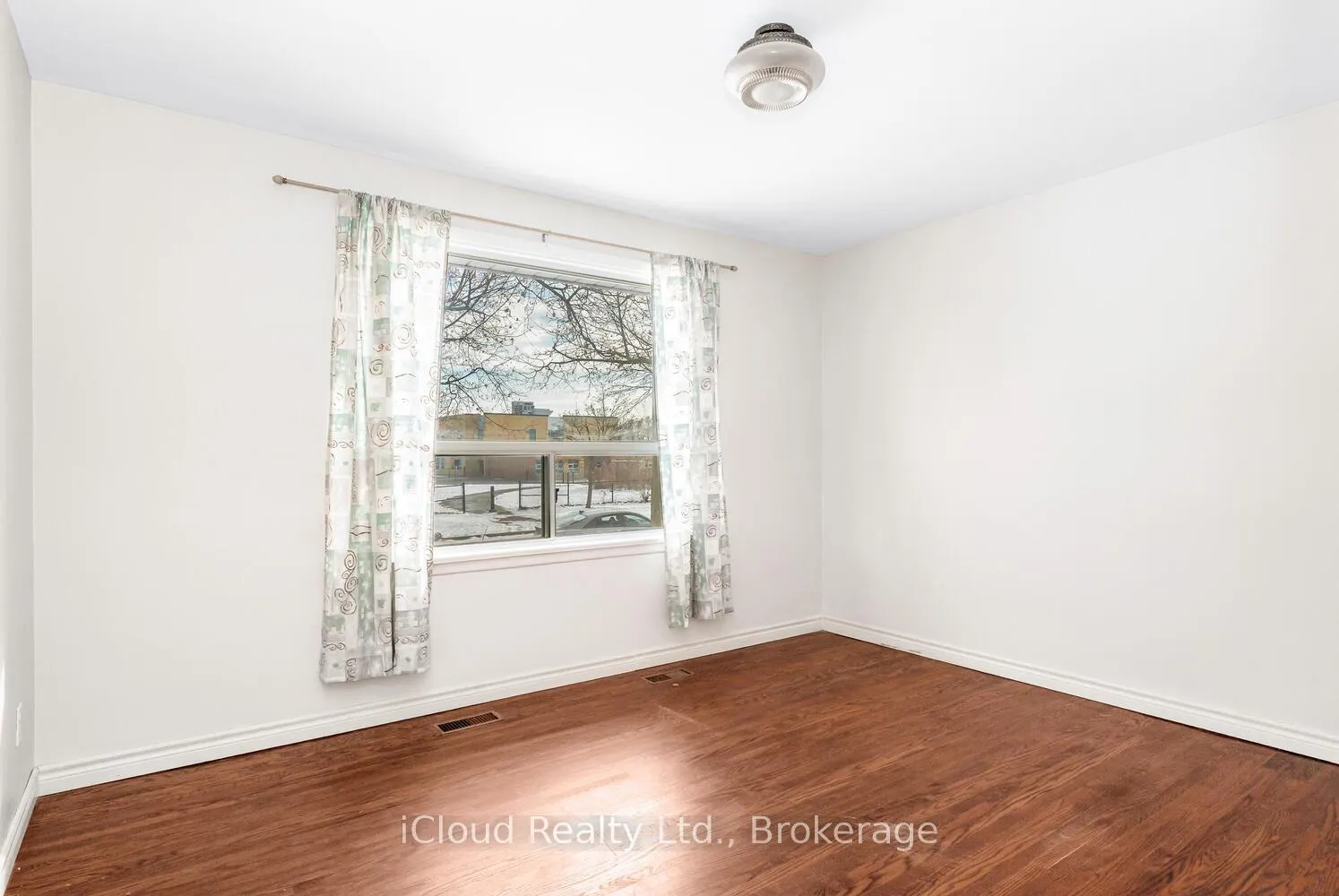 Photo 14 of 22 Mcculla Avenue, Brampton, Brampton North — HOMEH