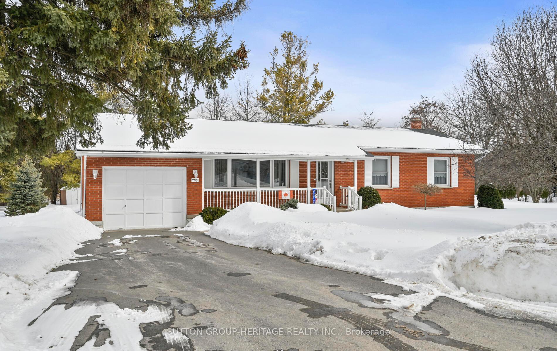 Photo 4 of 209 Hillview Drive, Peterborough, Northcrest Ward 5 — HOMEH