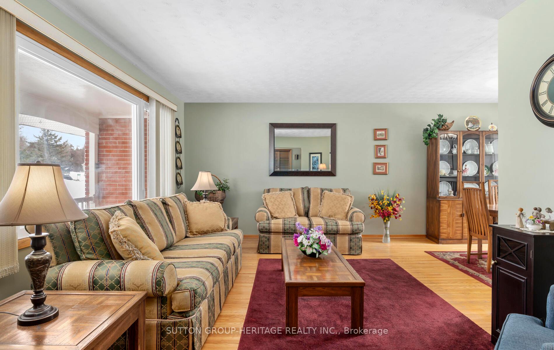 Photo 7 of 209 Hillview Drive, Peterborough, Northcrest Ward 5 — HOMEH