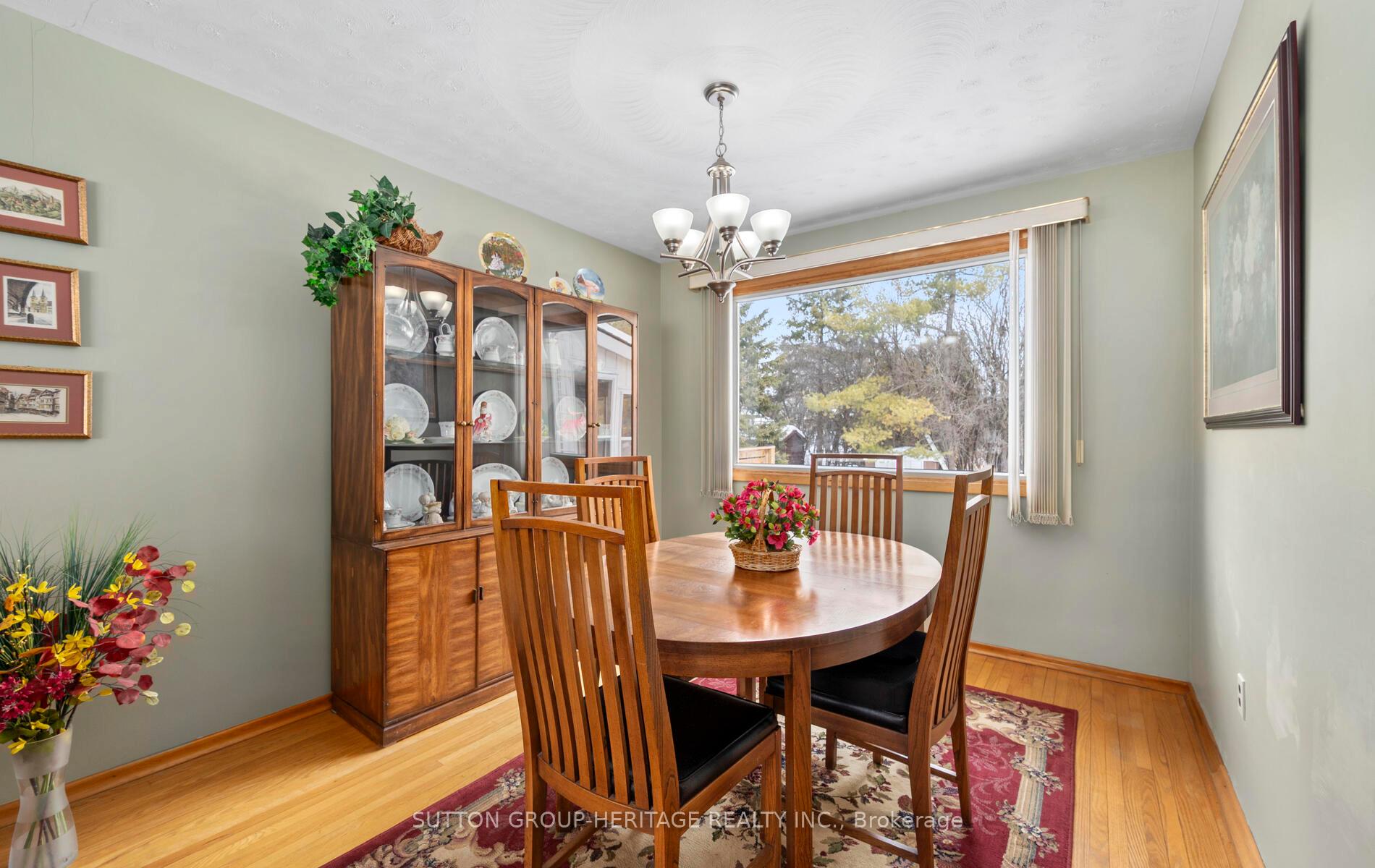 Photo 10 of 209 Hillview Drive, Peterborough, Northcrest Ward 5 — HOMEH
