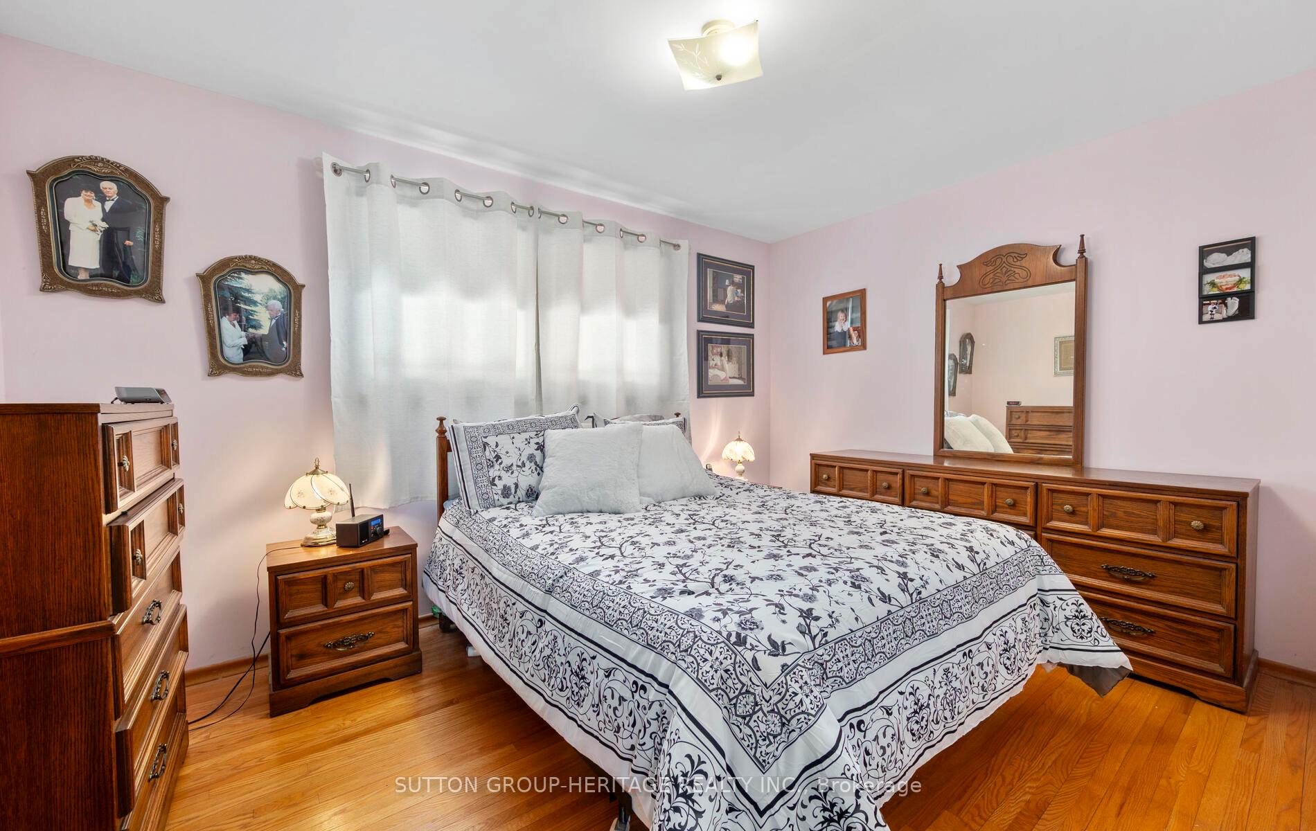Photo 15 of 209 Hillview Drive, Peterborough, Northcrest Ward 5 — HOMEH