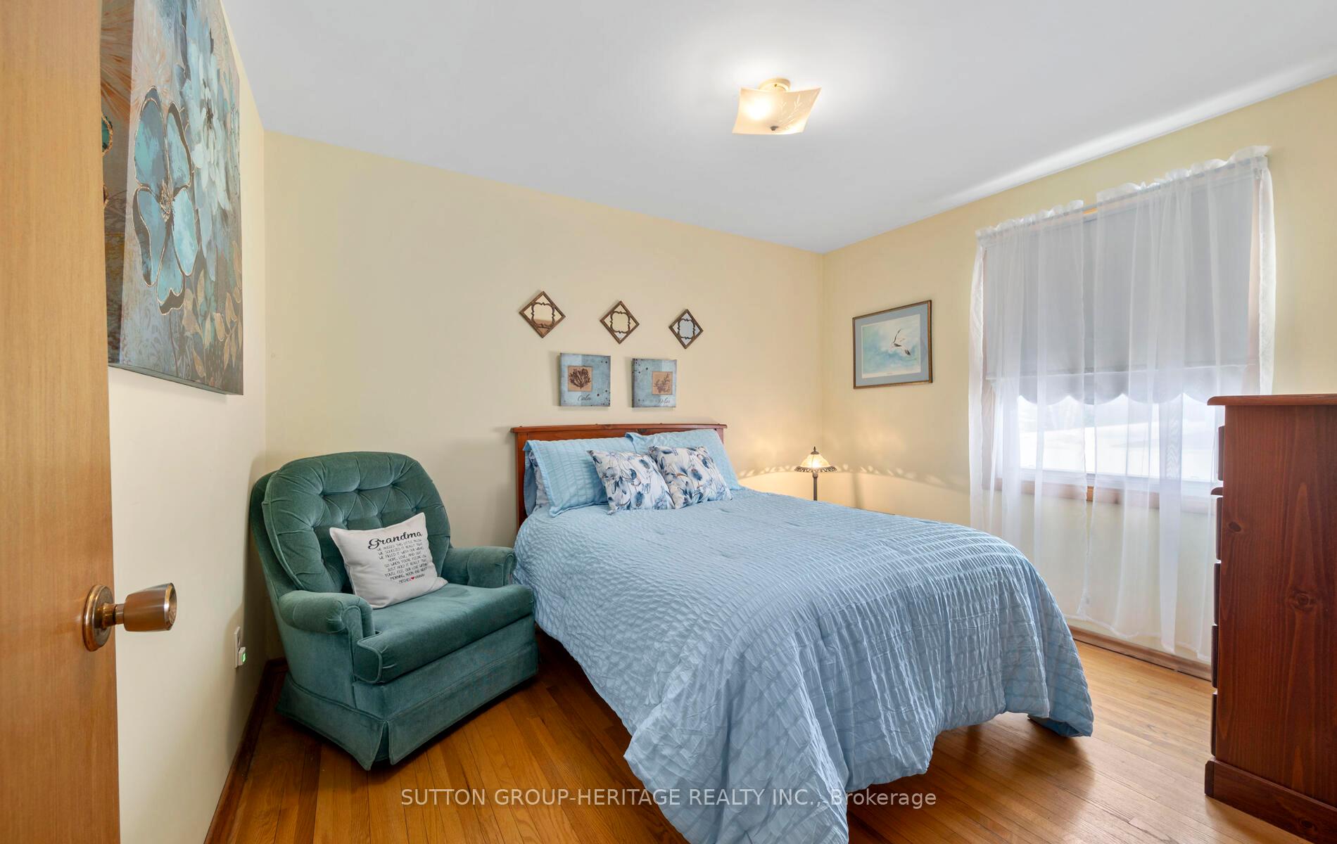 Photo 16 of 209 Hillview Drive, Peterborough, Northcrest Ward 5 — HOMEH