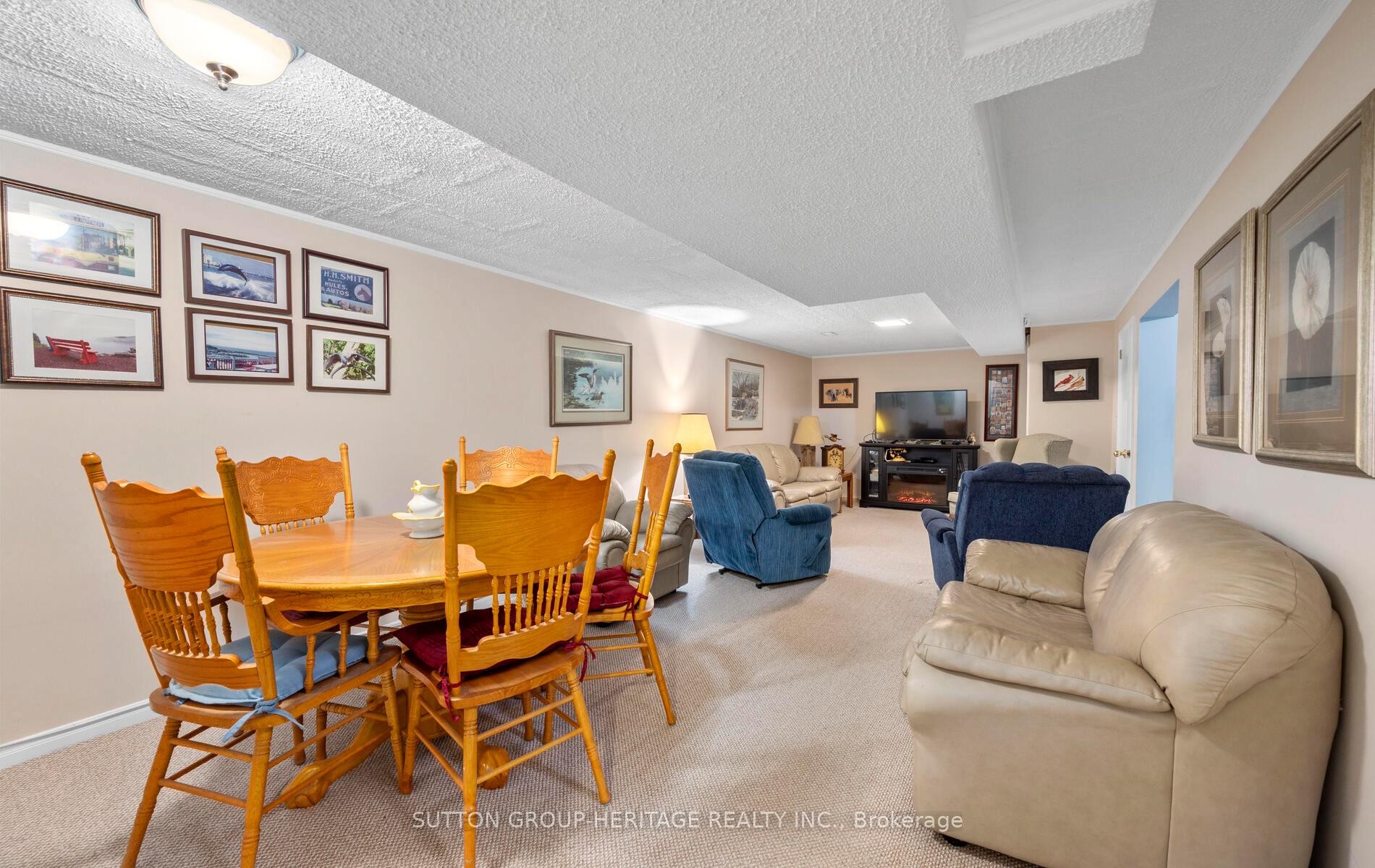 Photo 20 of 209 Hillview Drive, Peterborough, Northcrest Ward 5 — HOMEH