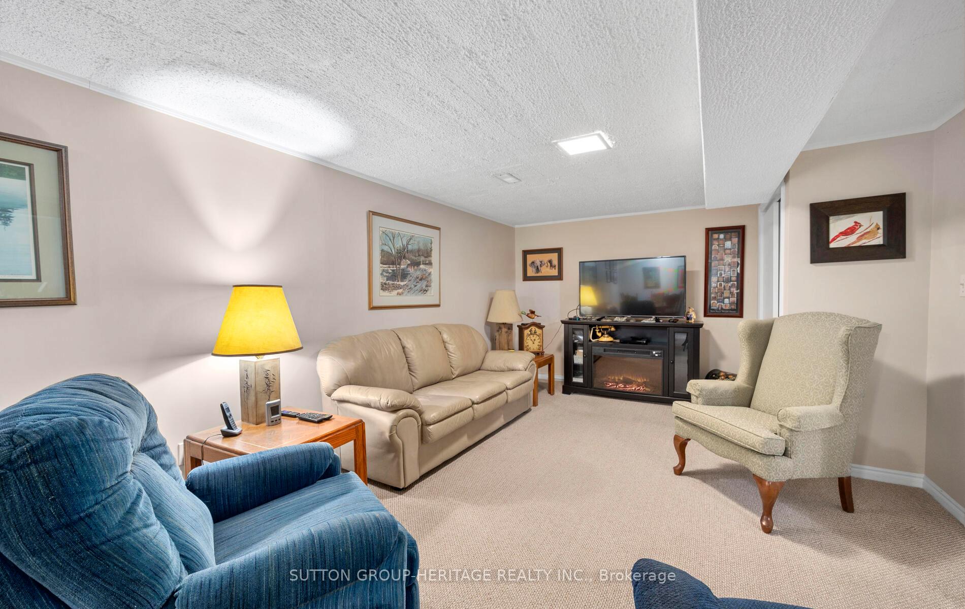Photo 22 of 209 Hillview Drive, Peterborough, Northcrest Ward 5 — HOMEH