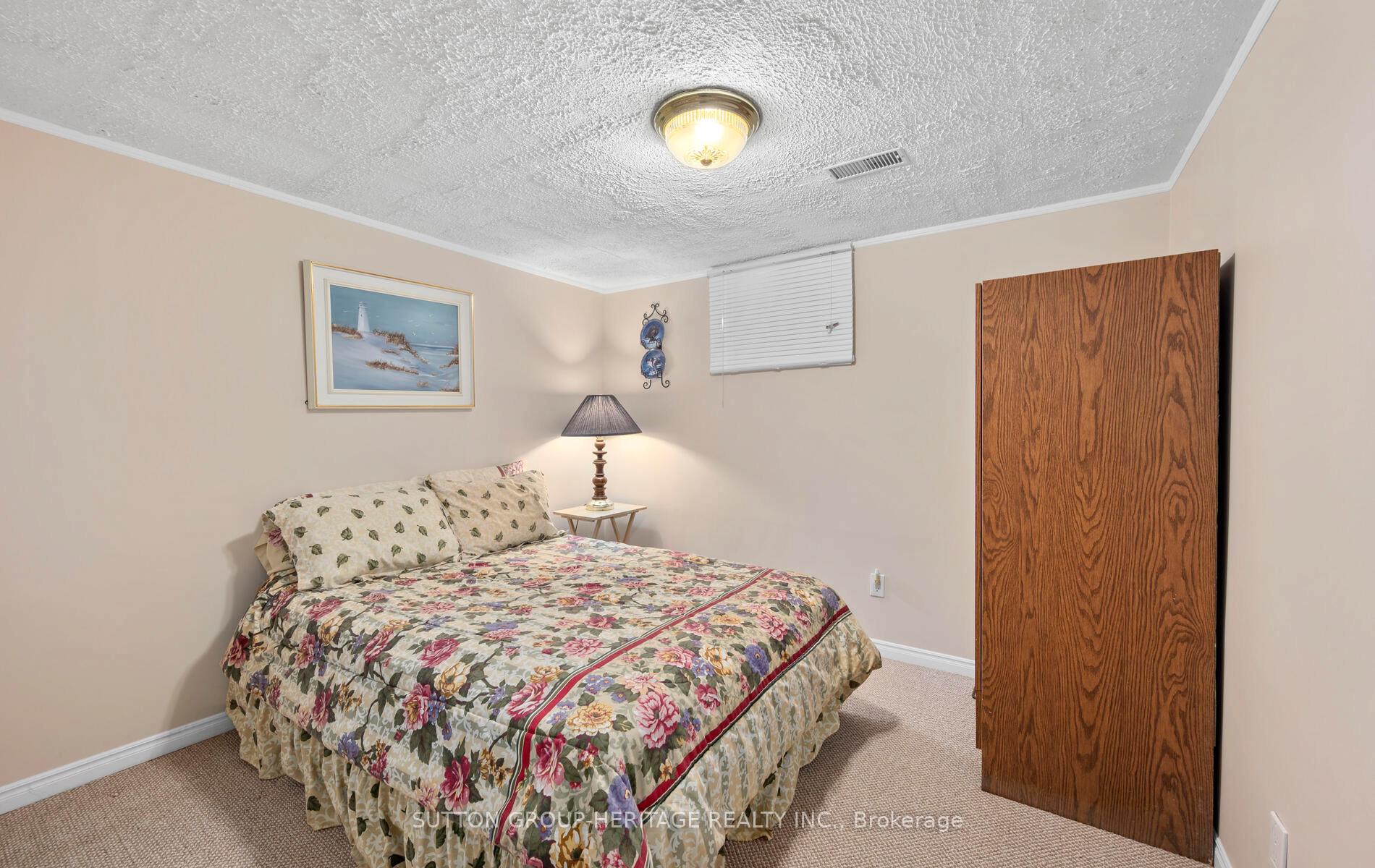 Photo 23 of 209 Hillview Drive, Peterborough, Northcrest Ward 5 — HOMEH