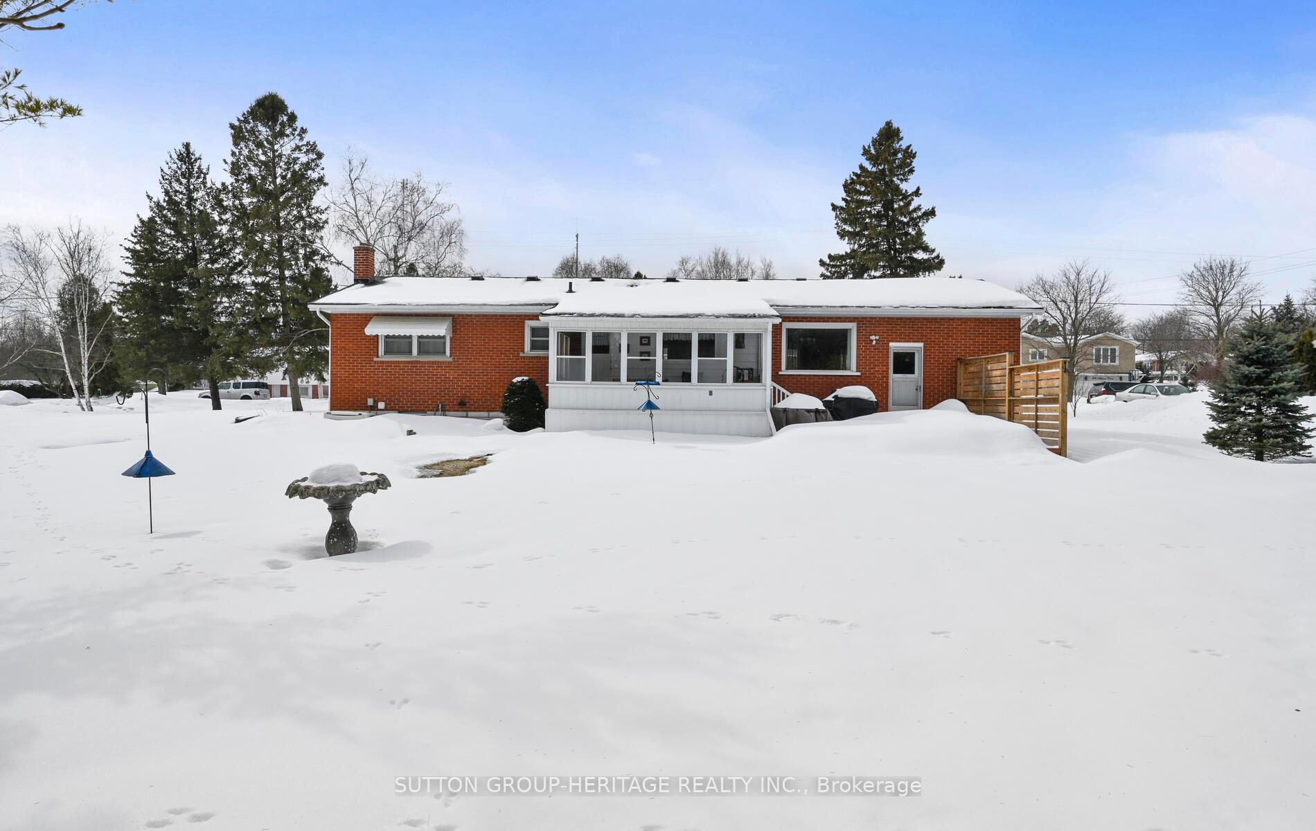 Photo 30 of 209 Hillview Drive, Peterborough, Northcrest Ward 5 — HOMEH