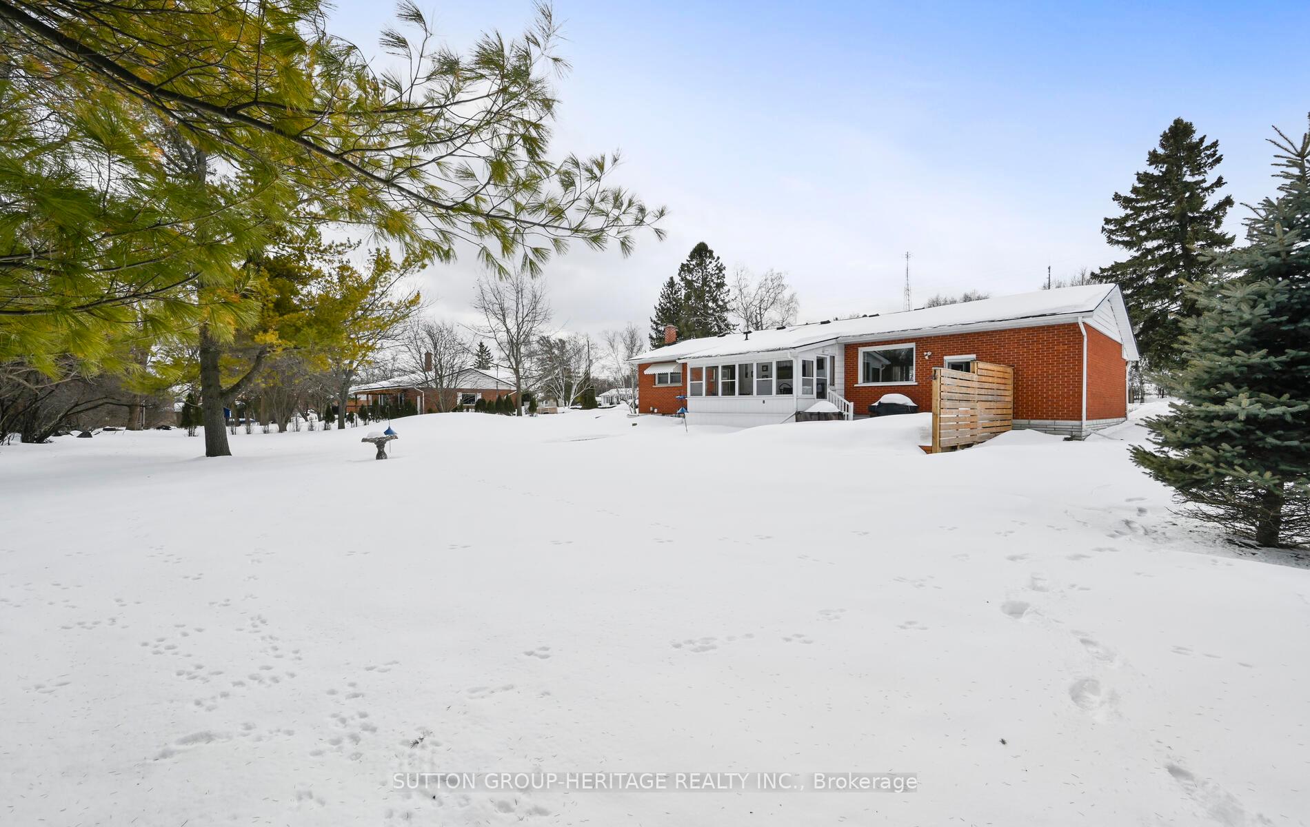 Photo 31 of 209 Hillview Drive, Peterborough, Northcrest Ward 5 — HOMEH