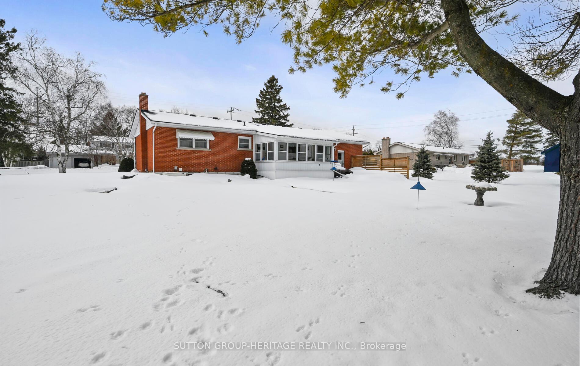 Photo 32 of 209 Hillview Drive, Peterborough, Northcrest Ward 5 — HOMEH