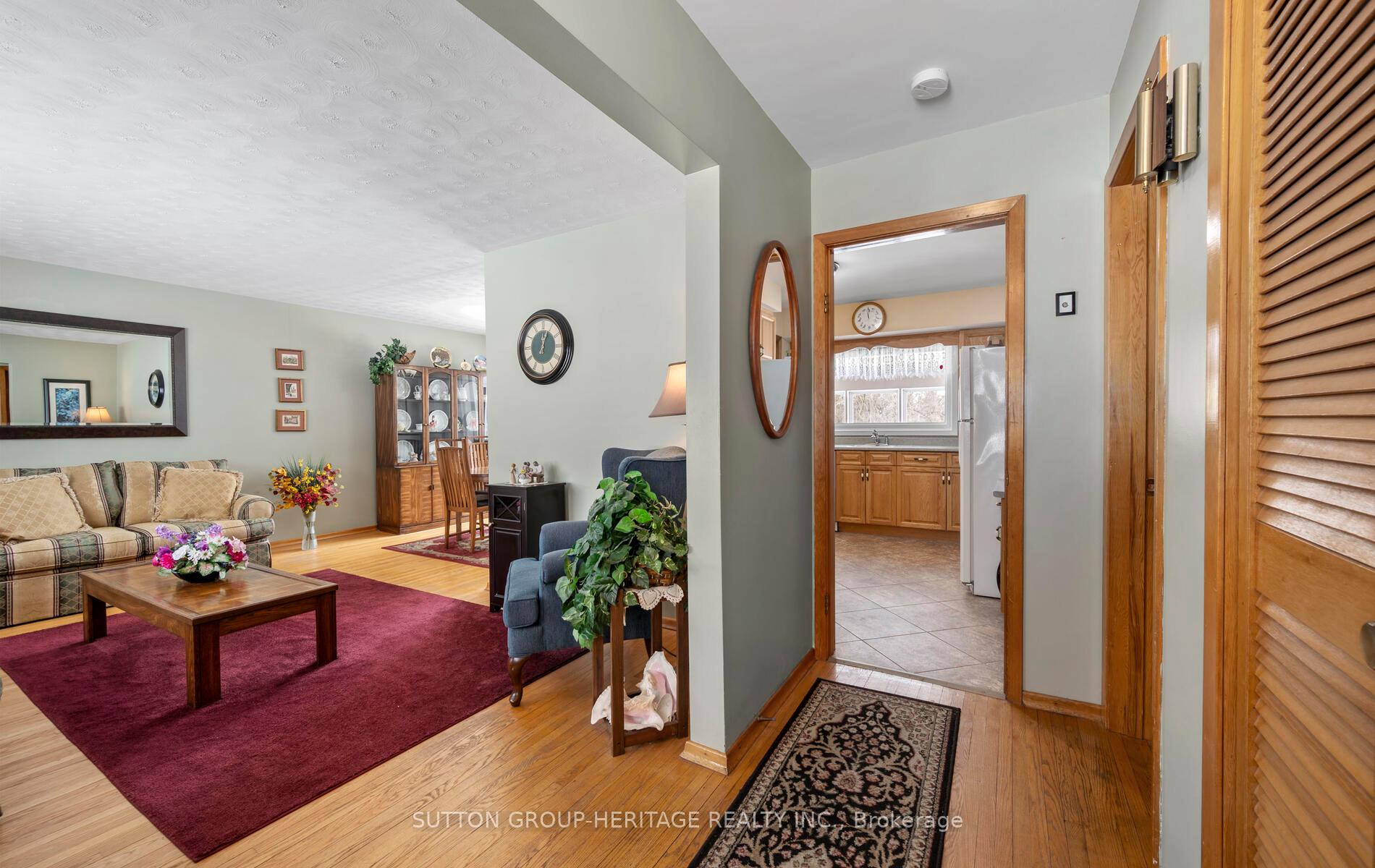 Photo 35 of 209 Hillview Drive, Peterborough, Northcrest Ward 5 — HOMEH