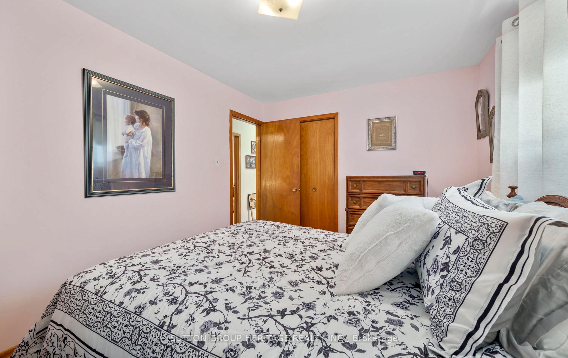 Photo 36 of 209 Hillview Drive, Peterborough, Northcrest Ward 5 — HOMEH