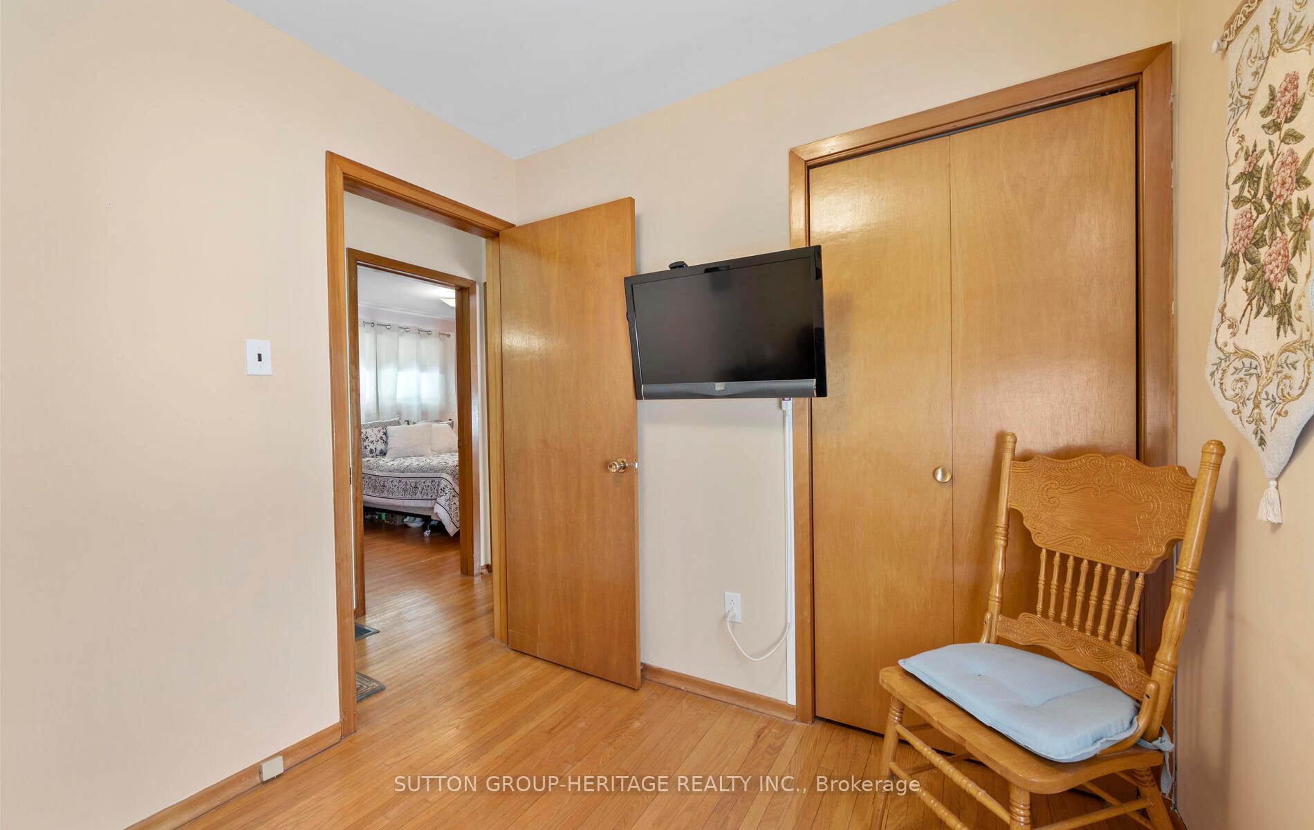 Photo 38 of 209 Hillview Drive, Peterborough, Northcrest Ward 5 — HOMEH
