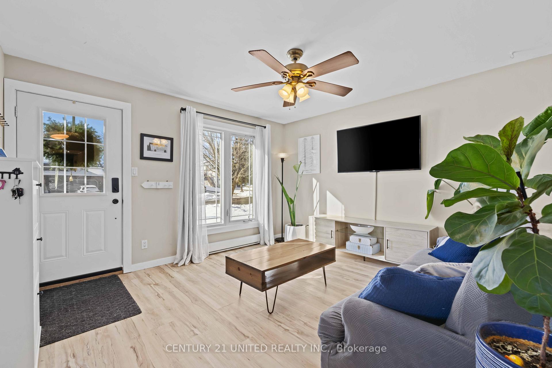 Photo 2 of 936 Dainard Drive, Peterborough, Monaghan Ward 2 — HOMEH