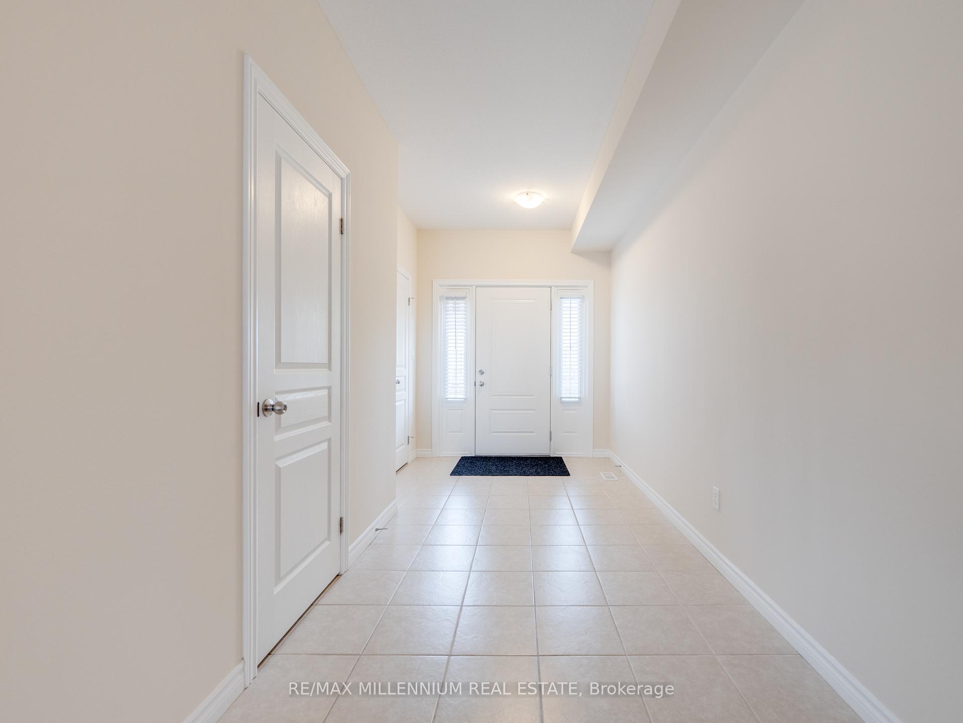Photo 5 of Unit #3, 11 Burcombe Cross UPPER, Guelph, Pineridge/Westminster Woods — HOMEH