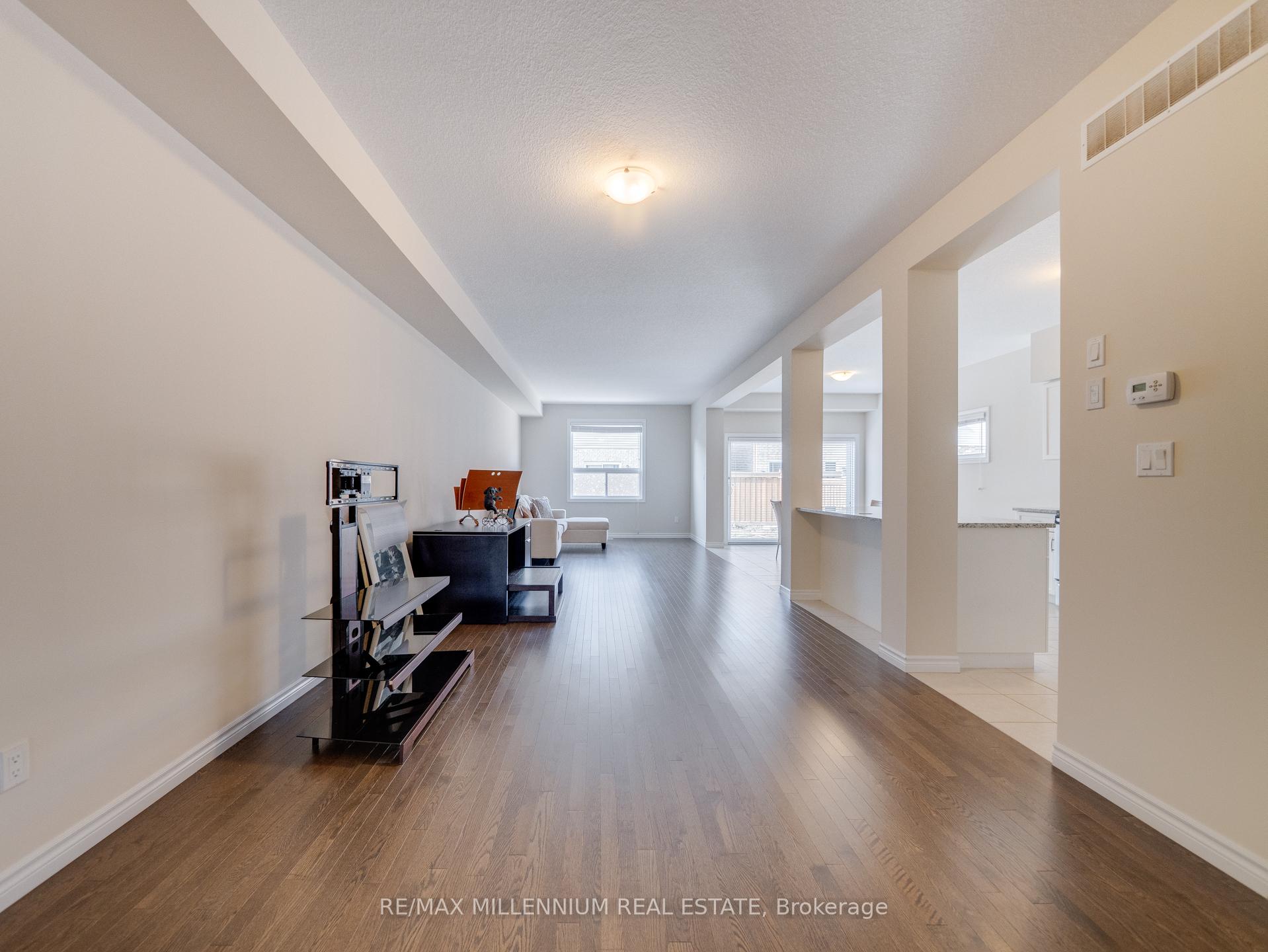 Photo 7 of Unit #3, 11 Burcombe Cross UPPER, Guelph, Pineridge/Westminster Woods — HOMEH
