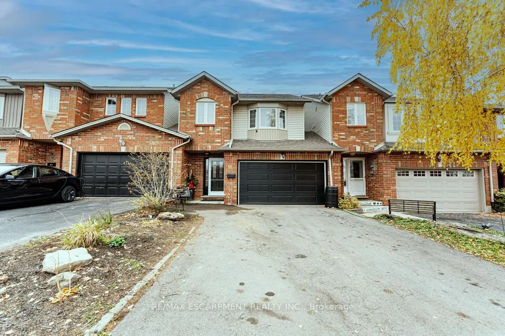 Photo 1 of 11 Glenhollow Drive, Hamilton, Stoney Creek Mountain — HOMEH