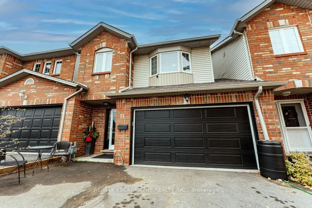 Photo 2 of 11 Glenhollow Drive, Hamilton, Stoney Creek Mountain — HOMEH