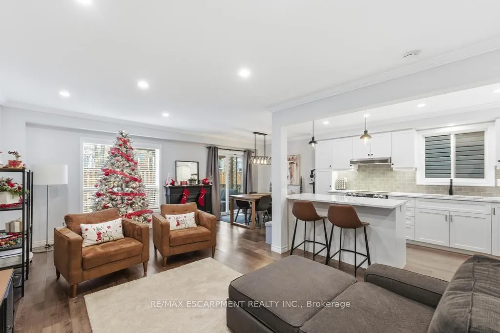 Photo 3 of 11 Glenhollow Drive, Hamilton, Stoney Creek Mountain — HOMEH
