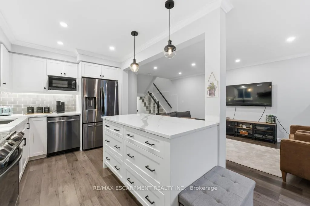 Photo 5 of 11 Glenhollow Drive, Hamilton, Stoney Creek Mountain — HOMEH