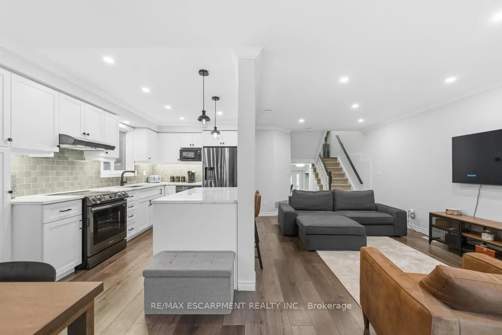 Photo 6 of 11 Glenhollow Drive, Hamilton, Stoney Creek Mountain — HOMEH