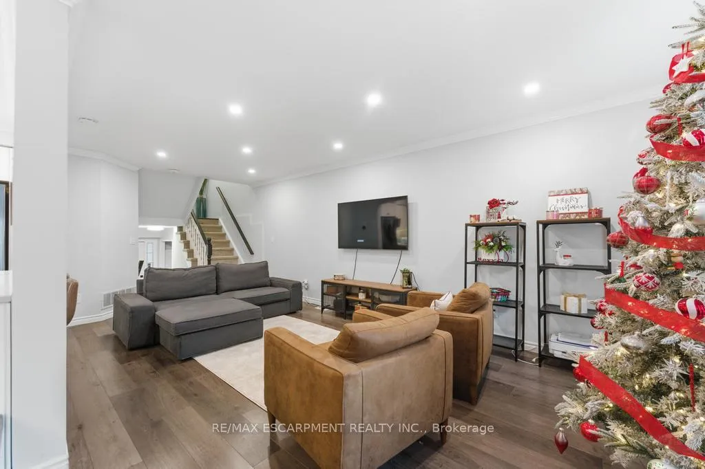 Photo 8 of 11 Glenhollow Drive, Hamilton, Stoney Creek Mountain — HOMEH