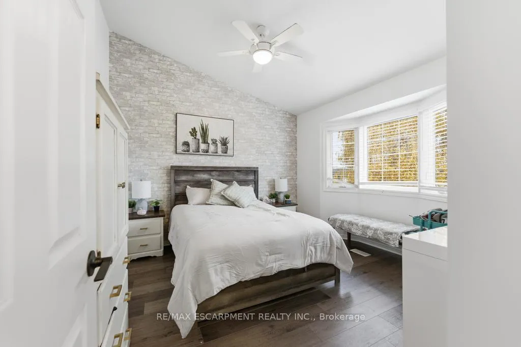 Photo 9 of 11 Glenhollow Drive, Hamilton, Stoney Creek Mountain — HOMEH