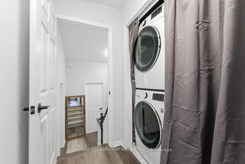 Photo 11 of 11 Glenhollow Drive, Hamilton, Stoney Creek Mountain — HOMEH