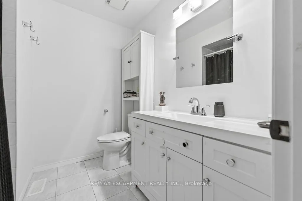 Photo 13 of 11 Glenhollow Drive, Hamilton, Stoney Creek Mountain — HOMEH
