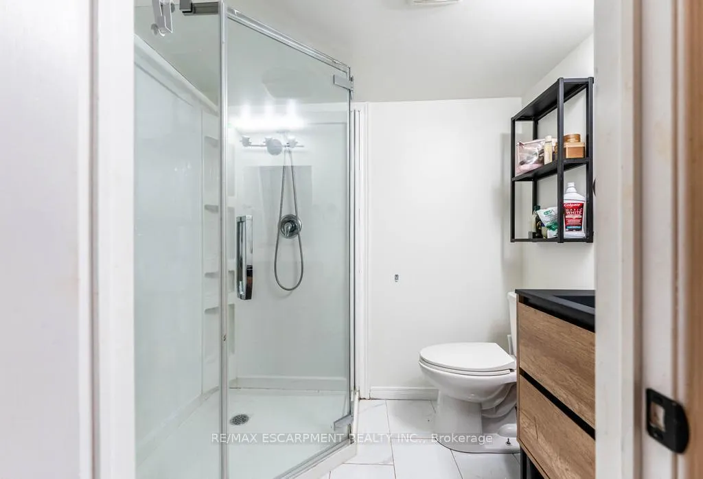 Photo 16 of 11 Glenhollow Drive, Hamilton, Stoney Creek Mountain — HOMEH