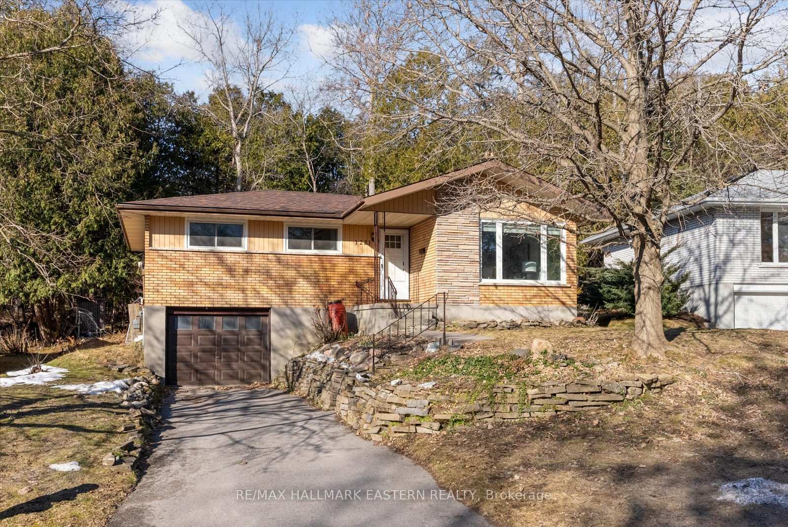 Photo 1 of 1221 Olympus Avenue, Peterborough, Northcrest Ward 5 — HOMEH