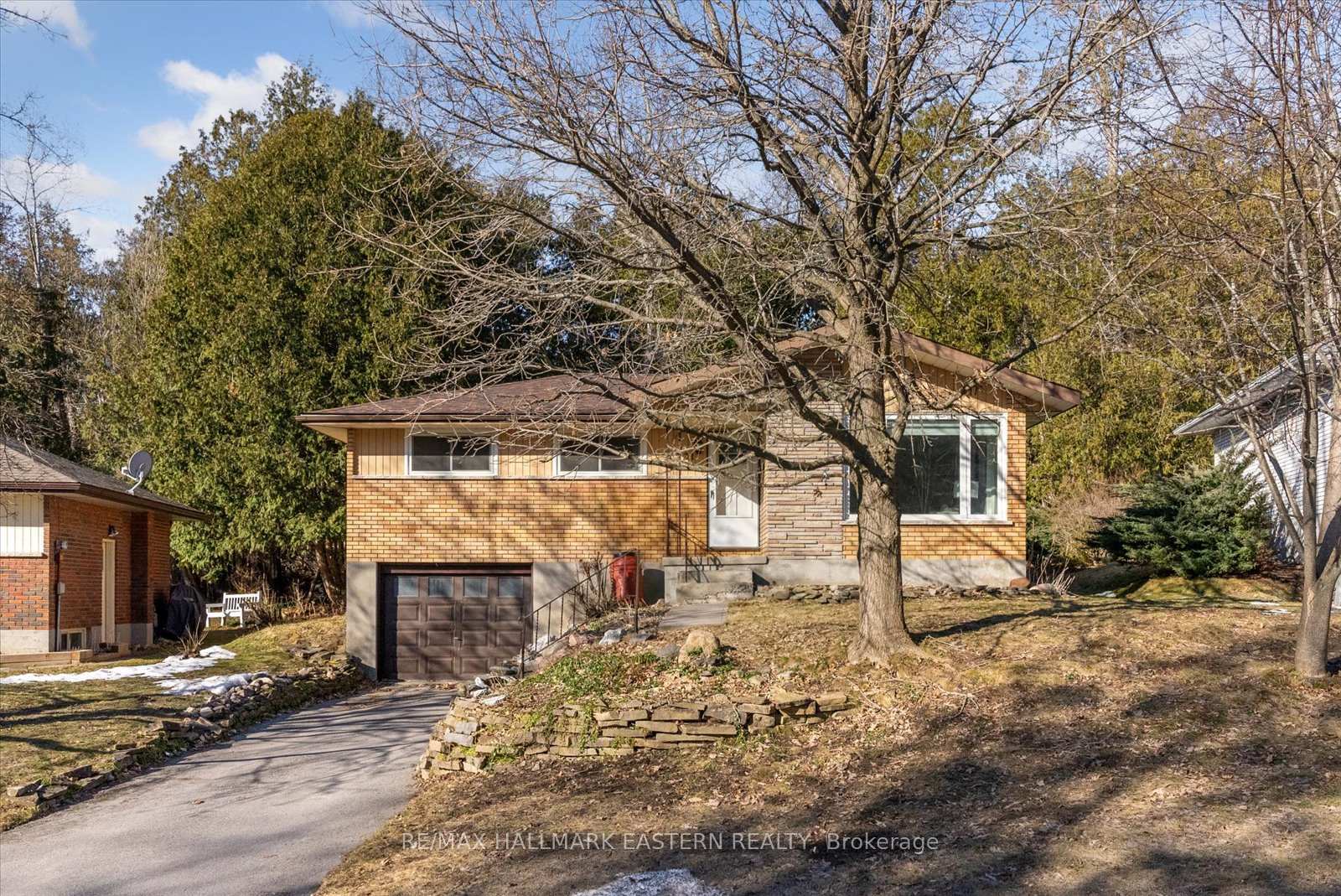 Photo 2 of 1221 Olympus Avenue, Peterborough, Northcrest Ward 5 — HOMEH