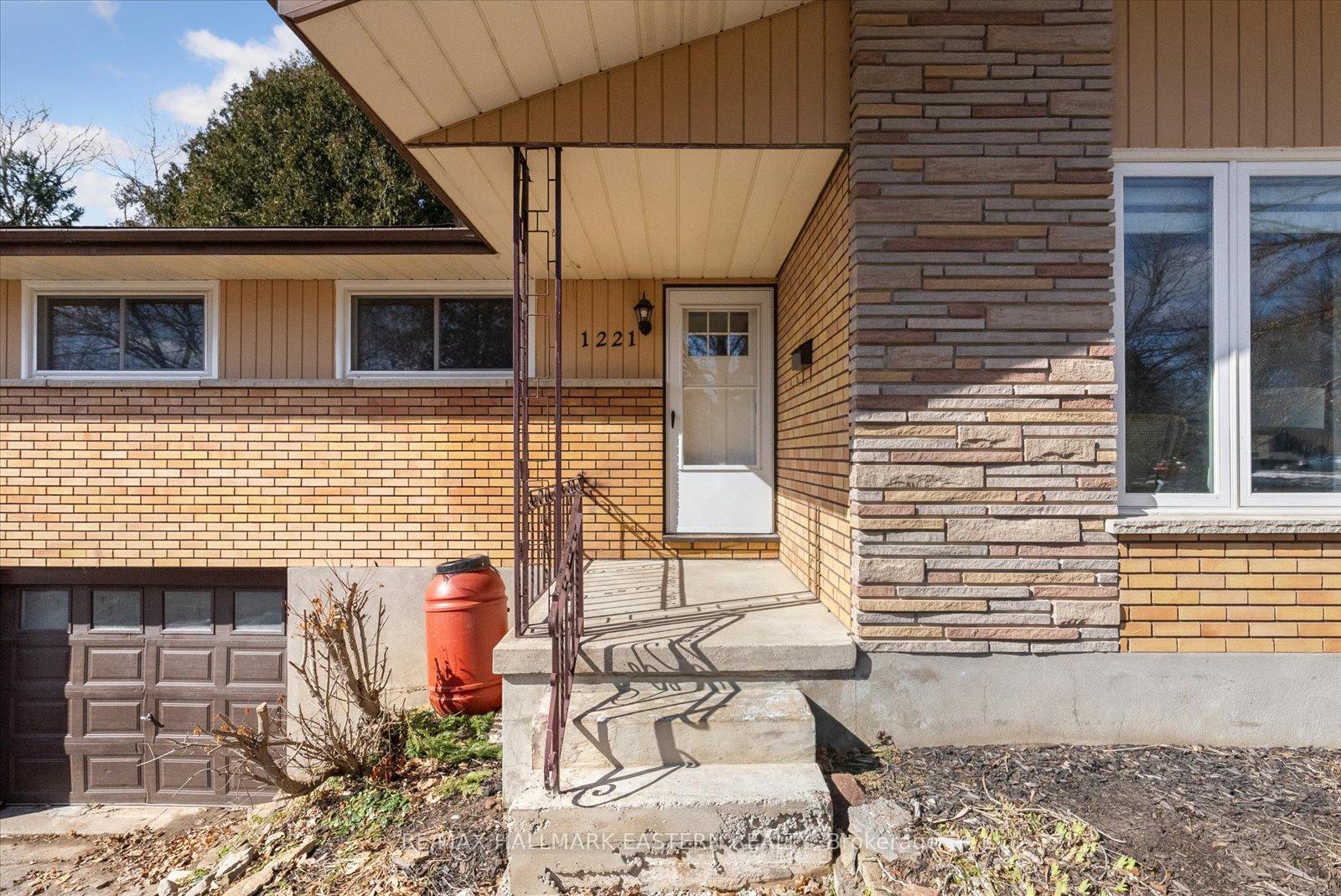 Photo 5 of 1221 Olympus Avenue, Peterborough, Northcrest Ward 5 — HOMEH